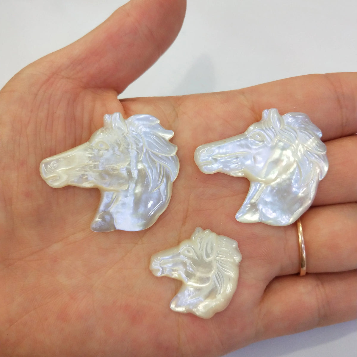 Natural Mother of Pearl Seashell Carved Horse Head Pendant DIY Jewellery Making