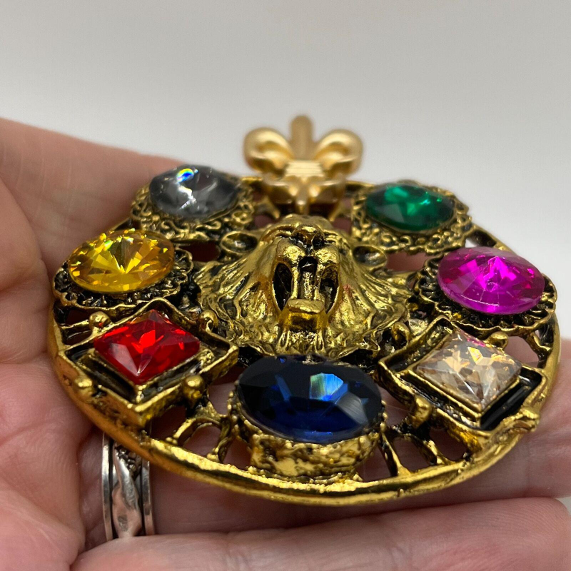 The Mage's Lions Head Brooch