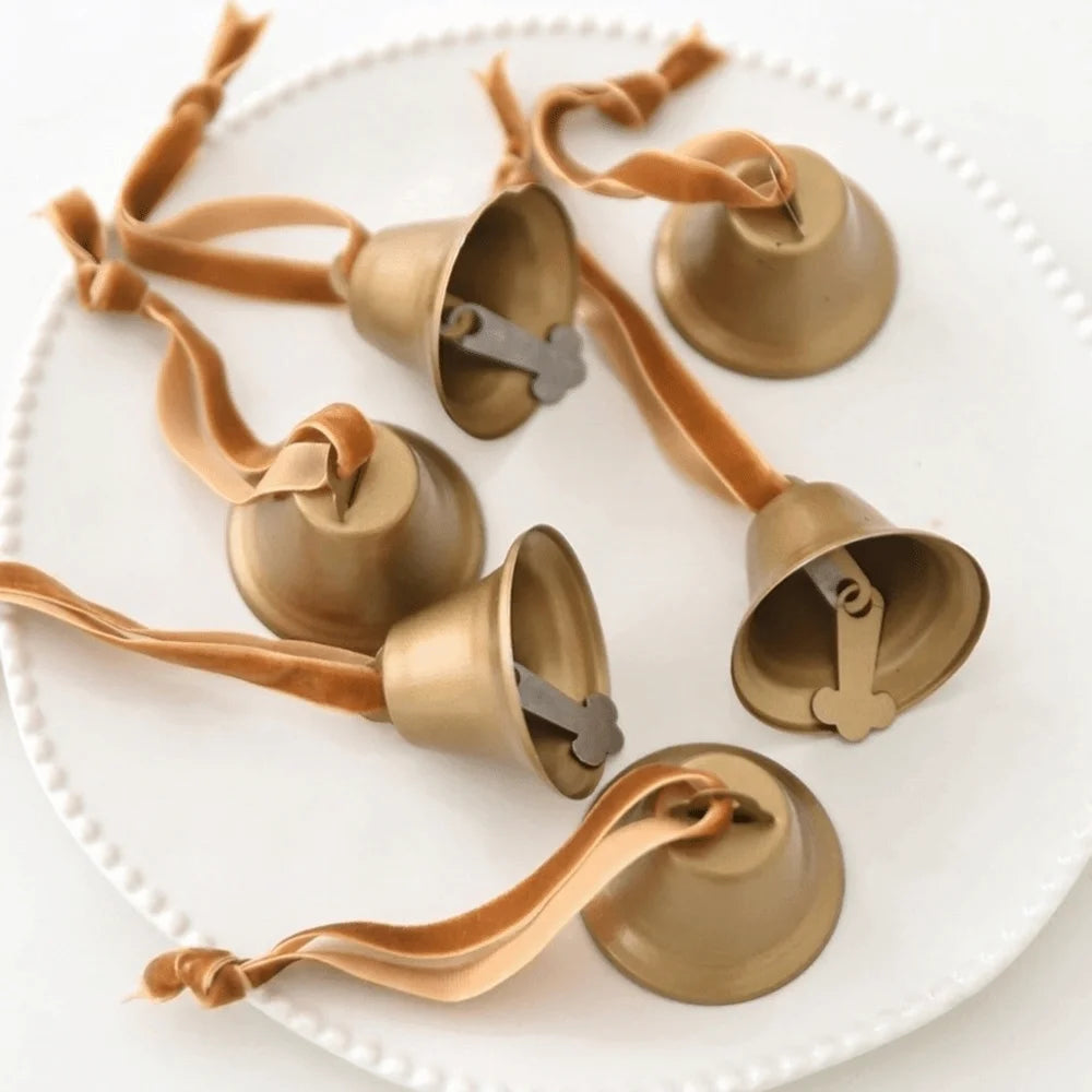 6PCS Iron Christmas Bell Pendant Crisp Sound Pinecone Bell Wind Chimes