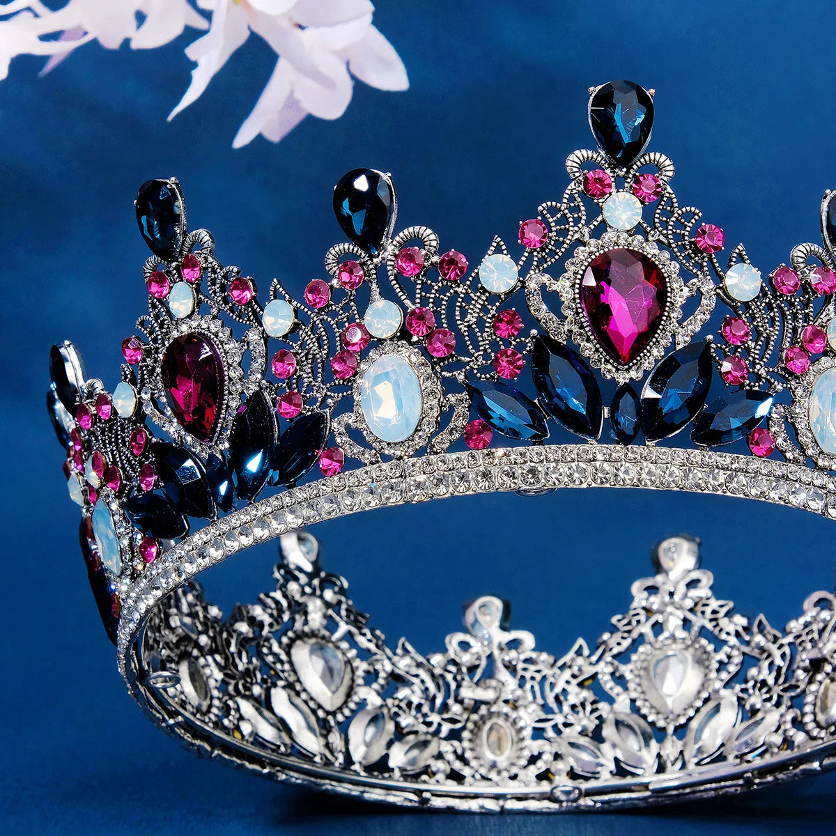 Royal Queen Gwendolina's Crystal Round Crowns