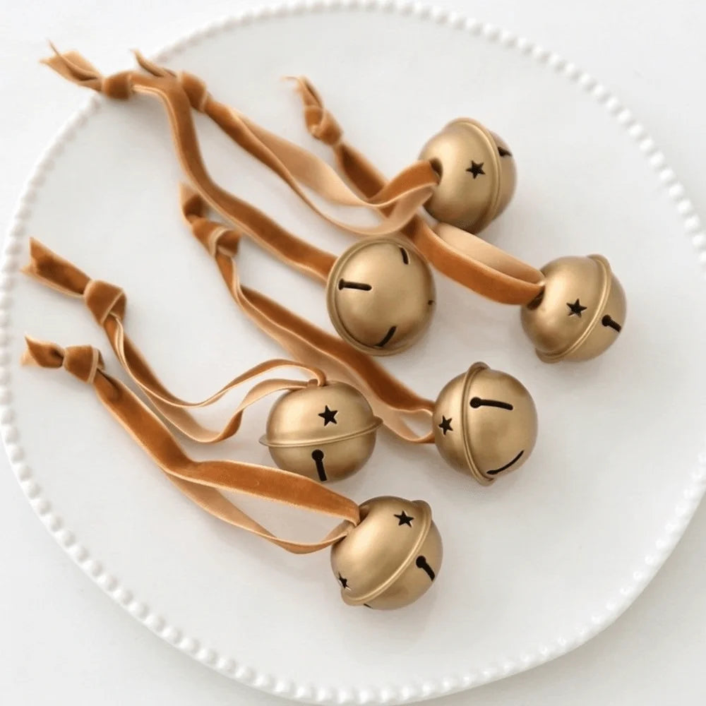 6PCS Iron Christmas Bell Pendant Crisp Sound Pinecone Bell Wind Chimes