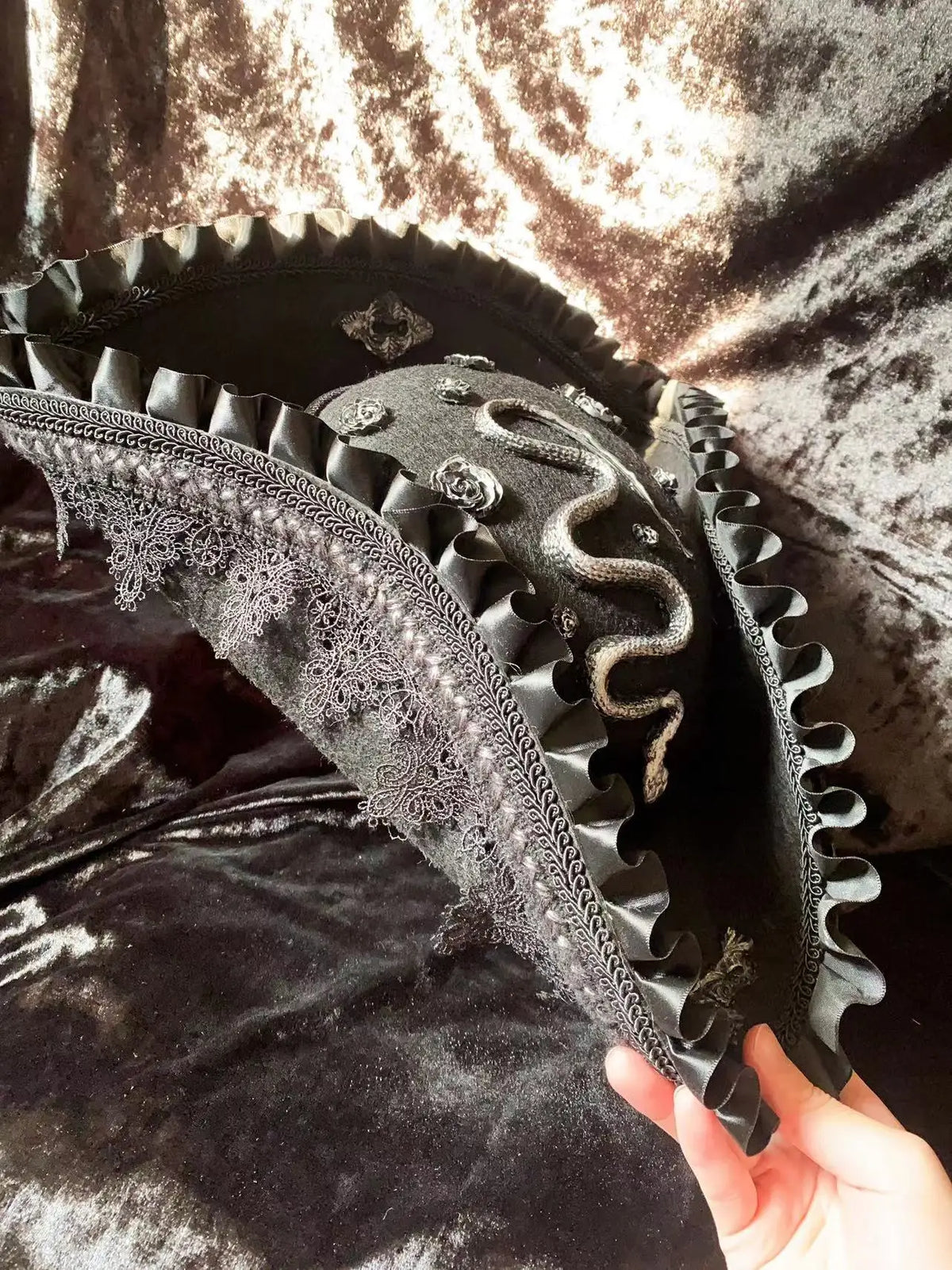 Pirate Hats Vintage Skull Feather Triangle Hats Halloween CosPlay Pirate Top Hat