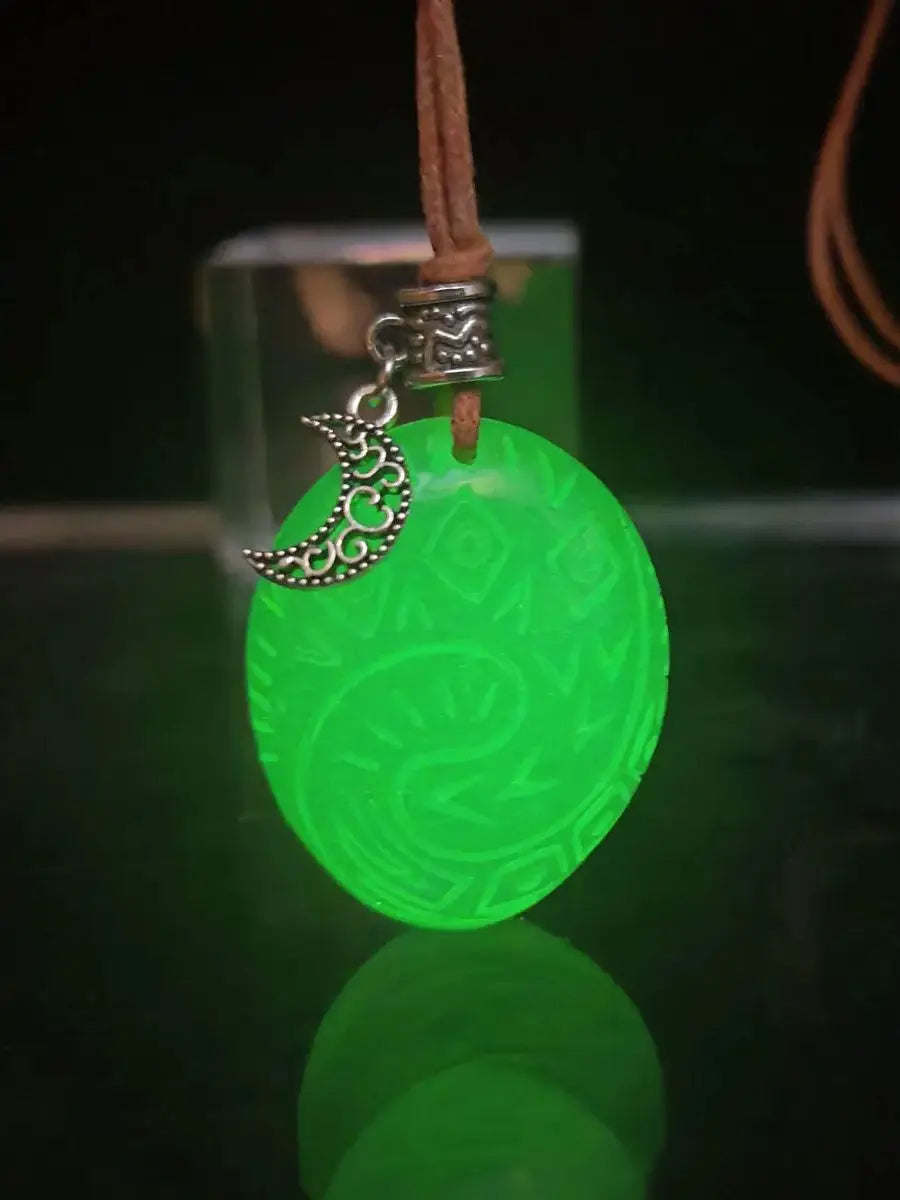 Glowing Heart of Te Fiti Necklace Pendent Glow in the Dark Childrens Jewellery