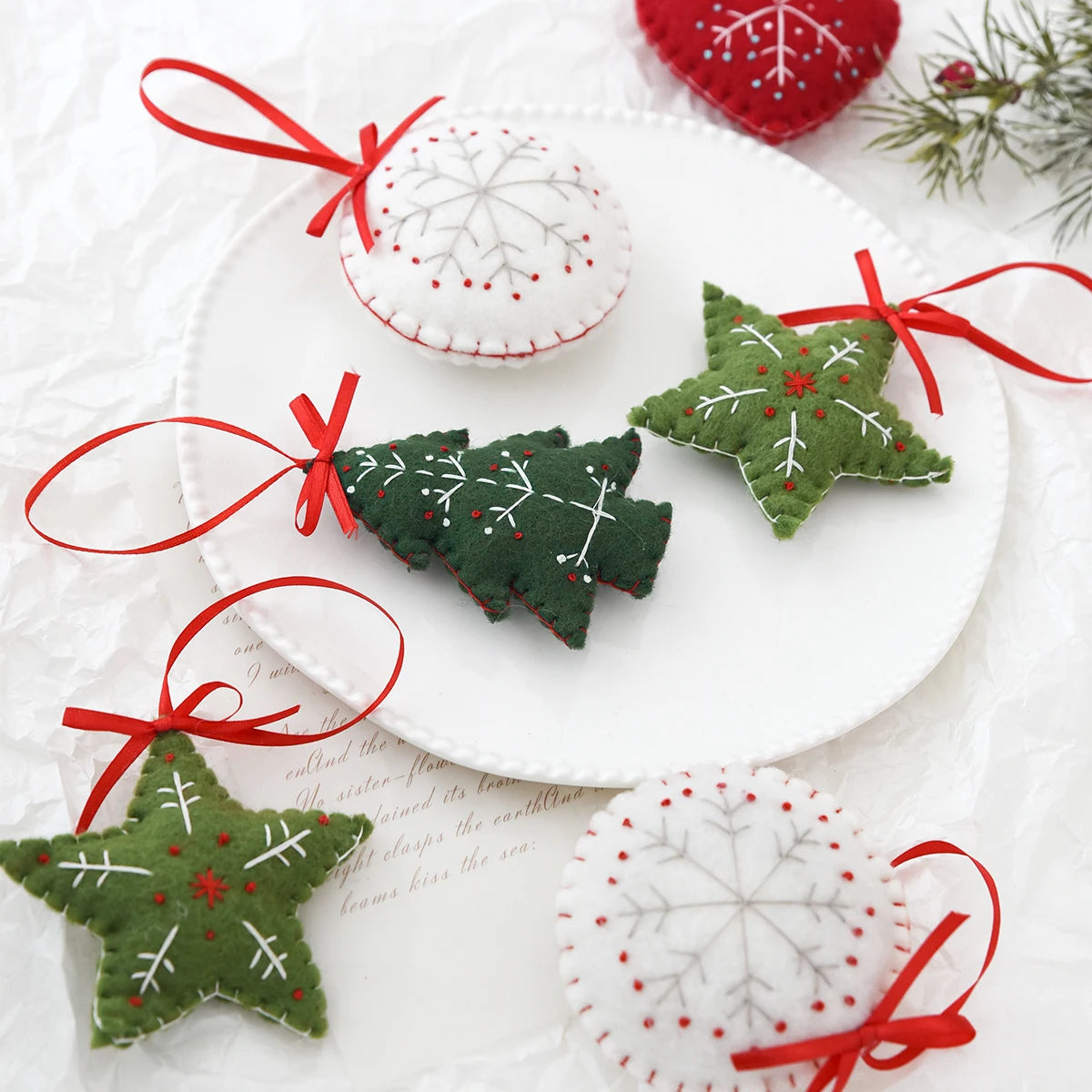 Handmade Embroidered Wool Felt Snowflake Heart Christmas Pendant Xmas Tree Hanging Ornaments