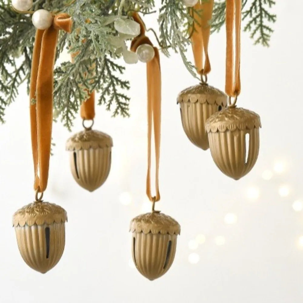 6PCS Iron Christmas Bell Pendant Crisp Sound Pinecone Bell Wind Chimes