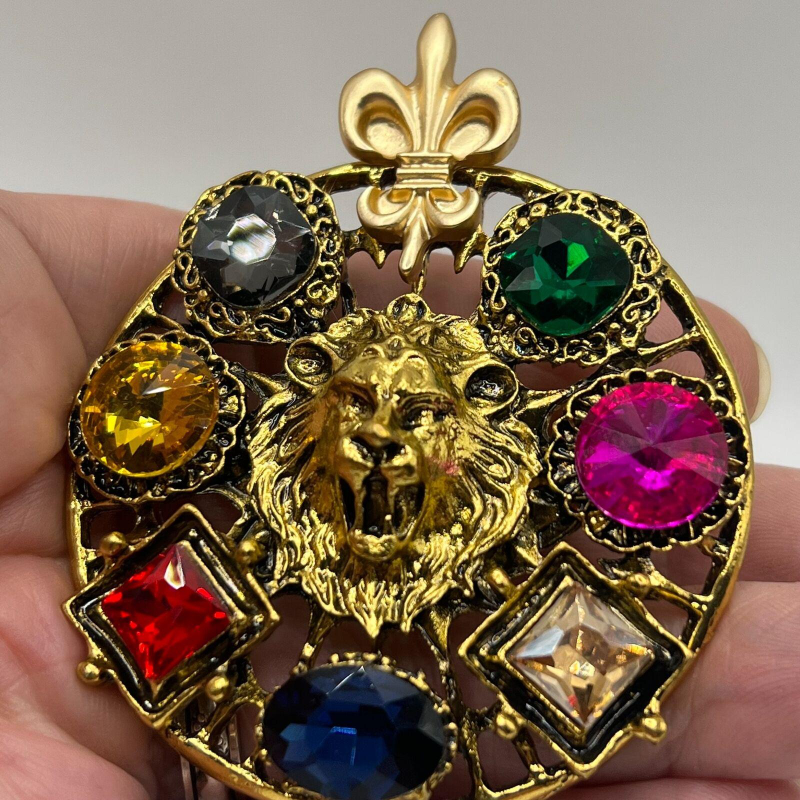 The Mage's Lions Head Brooch