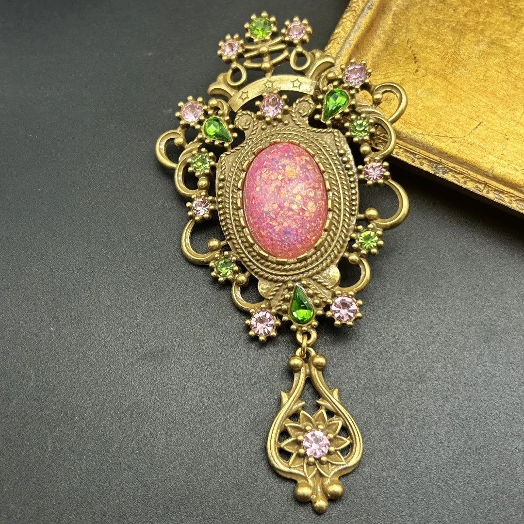 Baroque Palace Favour Brooch