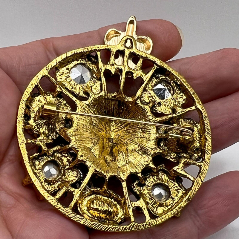 The Mage's Lions Head Brooch