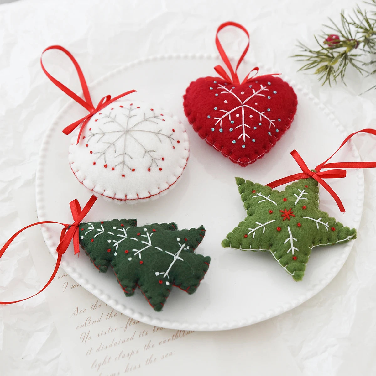Handmade Embroidered Wool Felt Snowflake Heart Christmas Pendant Xmas Tree Hanging Ornaments