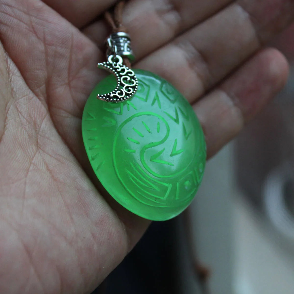 Glowing Heart of Te Fiti Necklace Pendent Glow in the Dark Childrens Jewellery