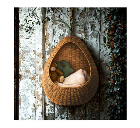 Handwoven Fruit Shape Wall Basket Apple Pear Wall-Mounted Storage Childrens Room Decor