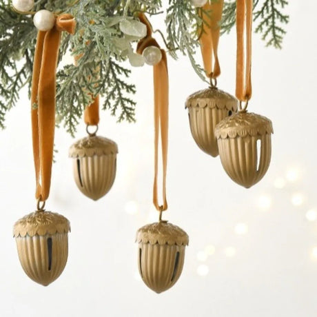 6PCS Iron Christmas Bell Pendant Crisp Sound Pinecone Bell Wind Chimes