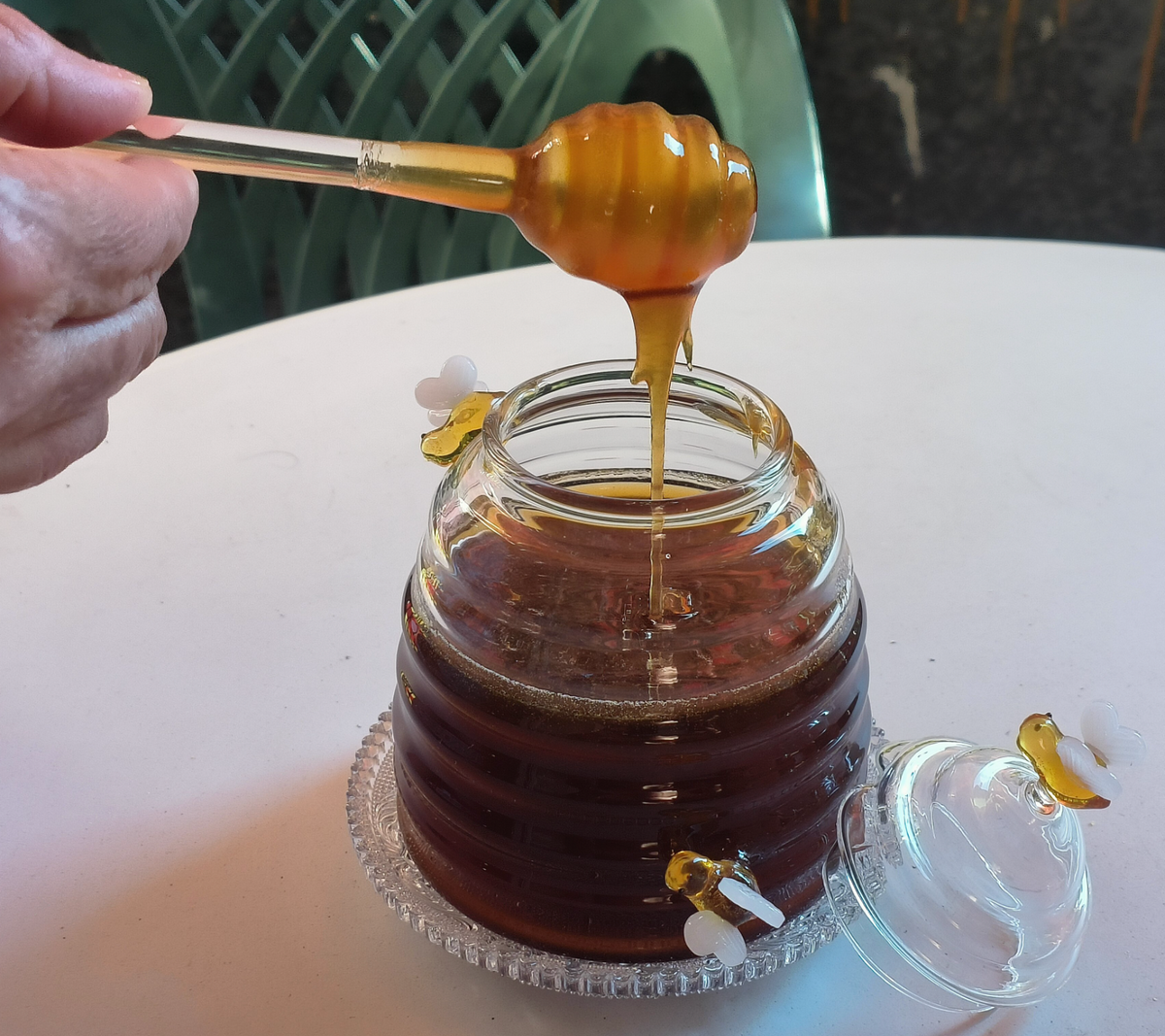 Glass Honey Bottle Honeycomb Bee Container with Dipper and Lid