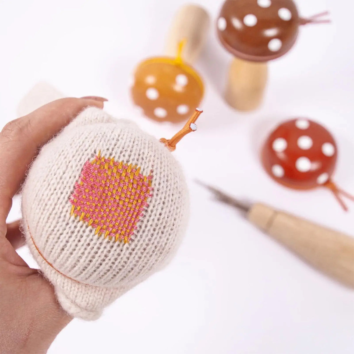 Wooden Mushroom Darning Kit Loom Complete Craft Supplies Sock Repair Kit Mending Tool For Embroidery DIY Crafts Clothes Fabric