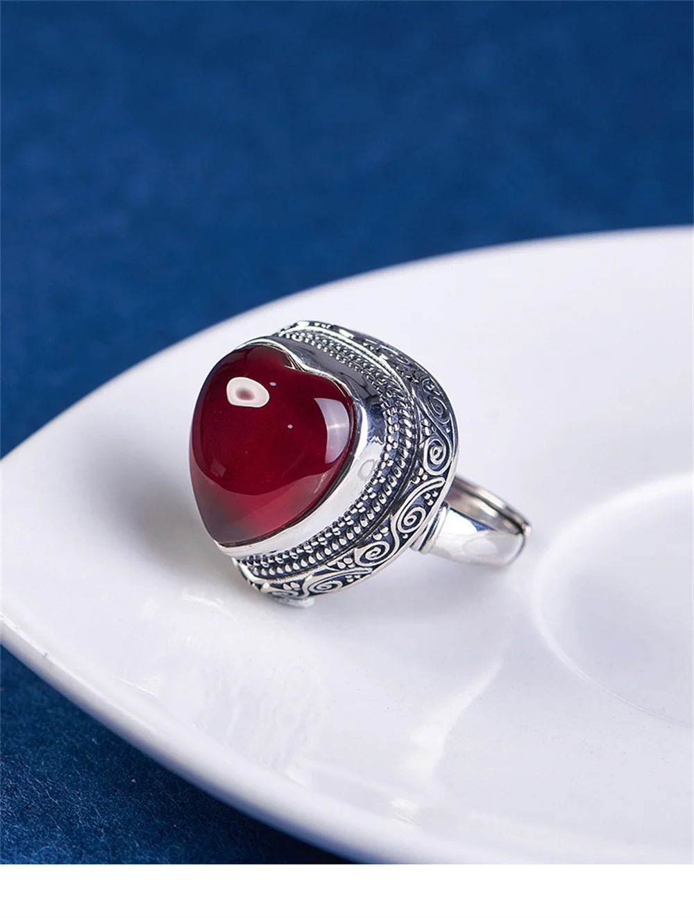 Intuitive Sage S925 Sterling Silver Ring Heart-shaped Corundum