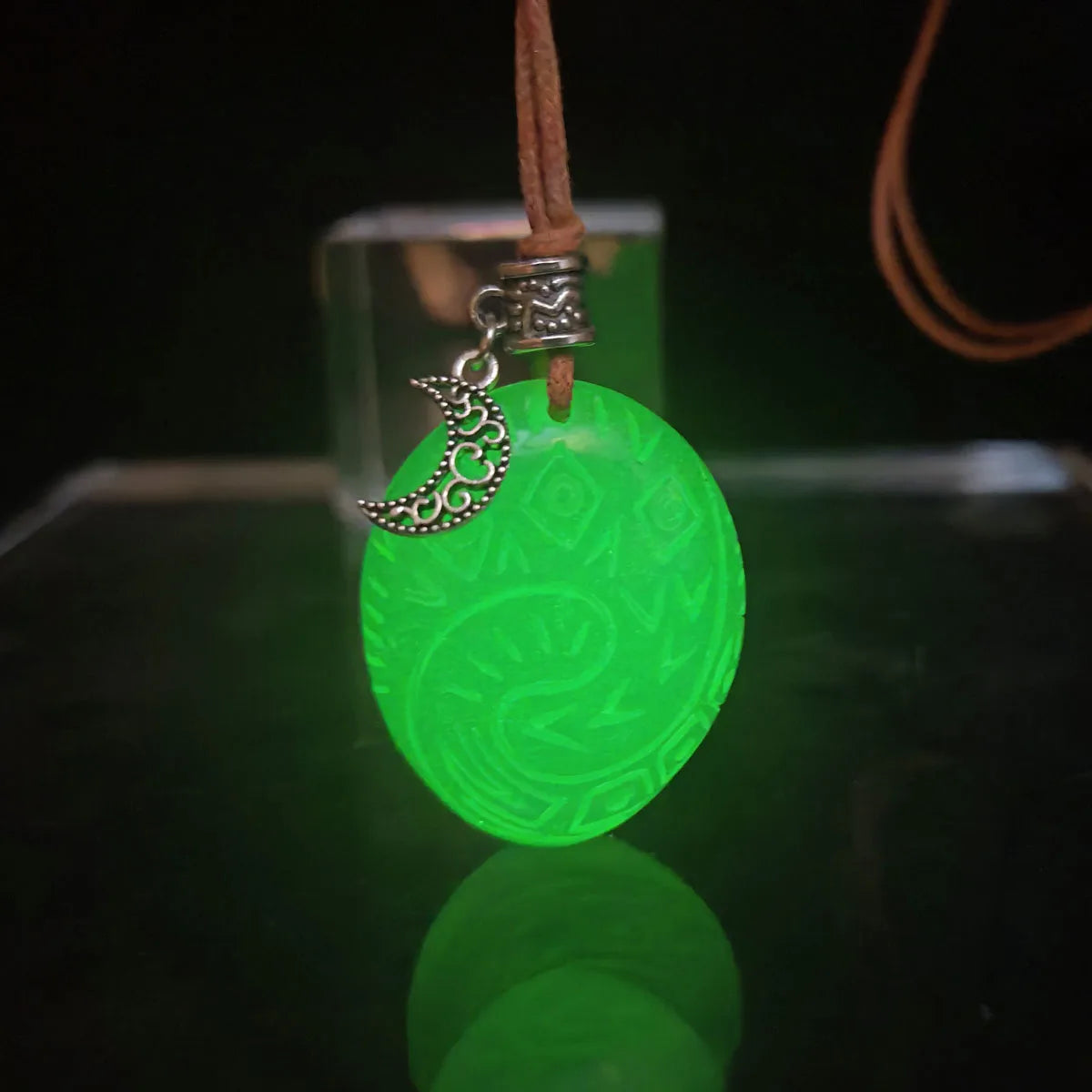 Glowing Heart of Te Fiti Necklace Pendent Glow in the Dark Childrens Jewellery