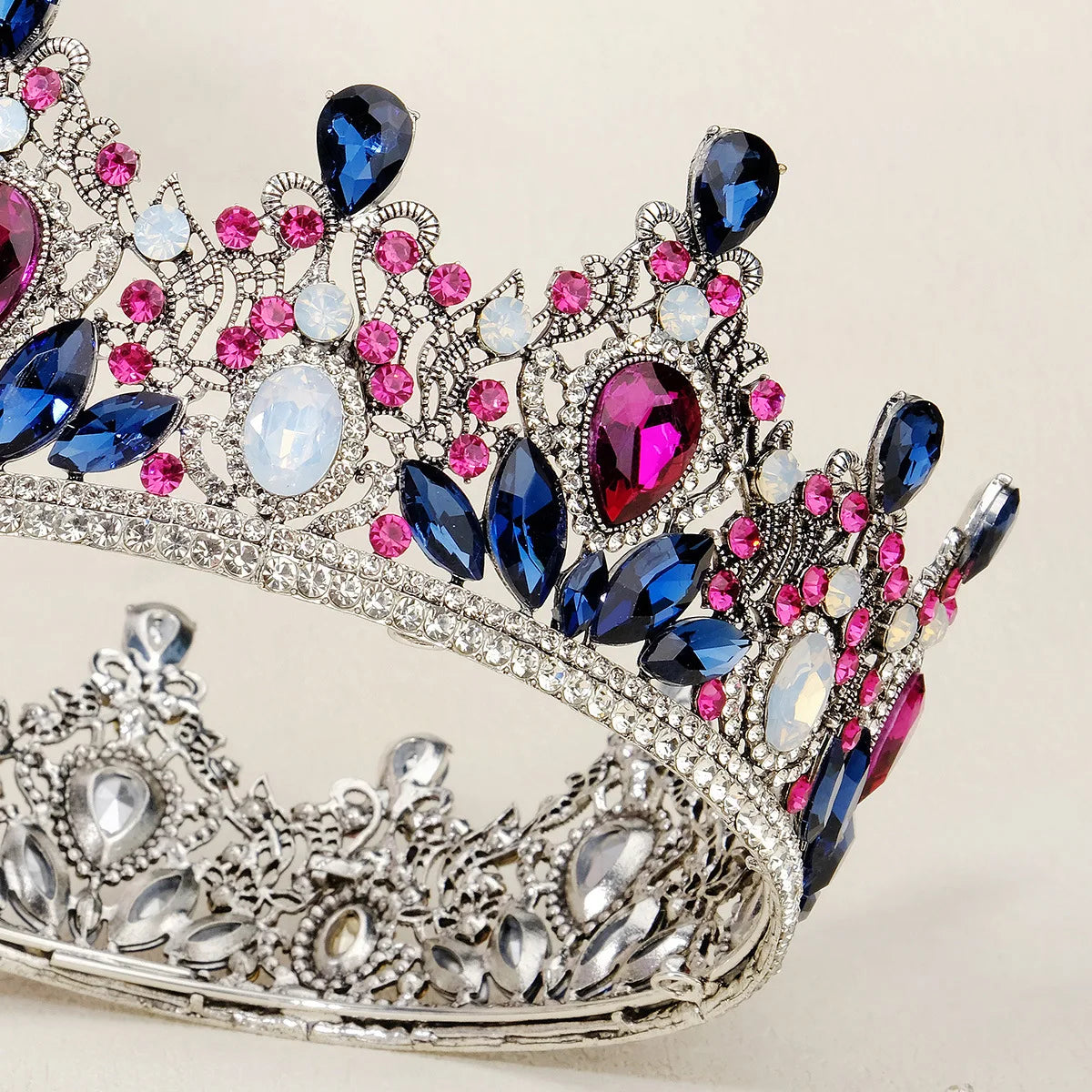 Royal Queen Gwendolina's Crystal Round Crowns