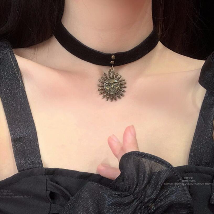 Black Velvet Ribbon Retro Sun Face Choker Necklace Leon Mathilda Y2k Jewellery