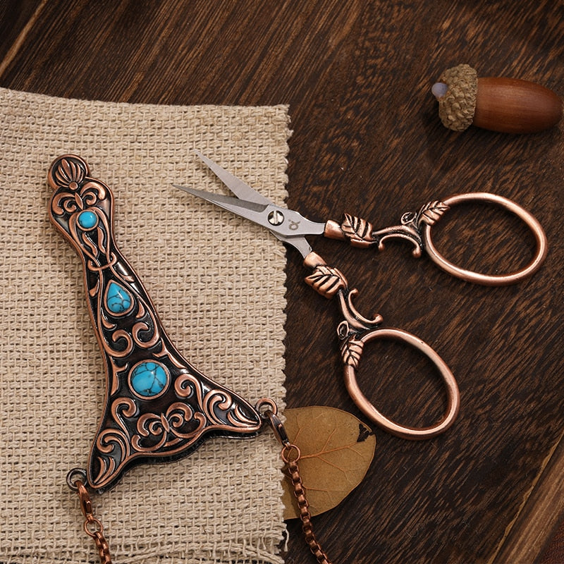 The Royal Tailor's Needlework Scissors Kit With Necklace Holder