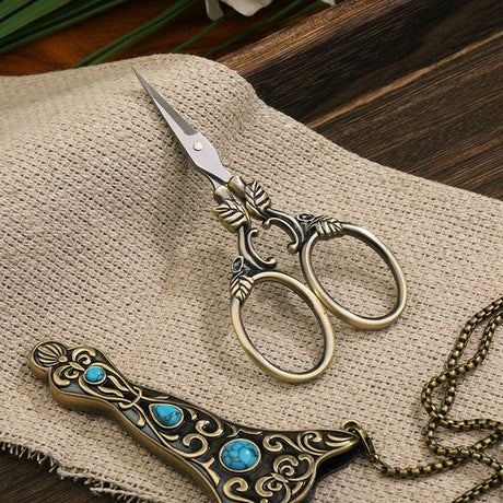 The Royal Tailor's Needlework Scissors Kit With Necklace Holder