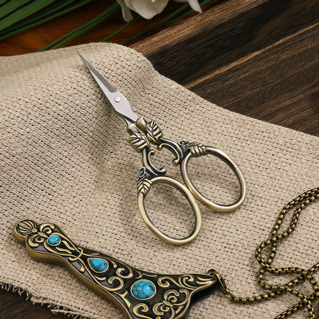 The Royal Tailor's Needlework Scissors Kit With Necklace Holder