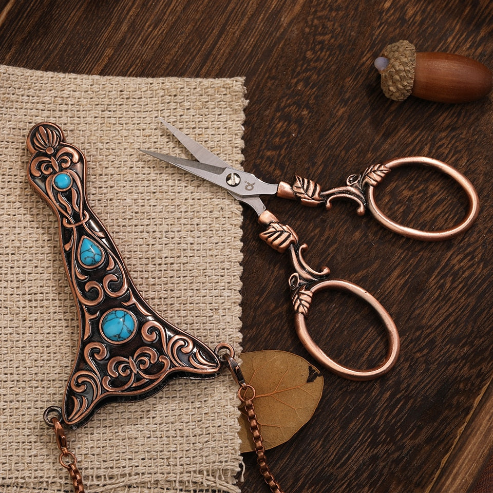 The Royal Tailor's Needlework Scissors Kit With Necklace Holder