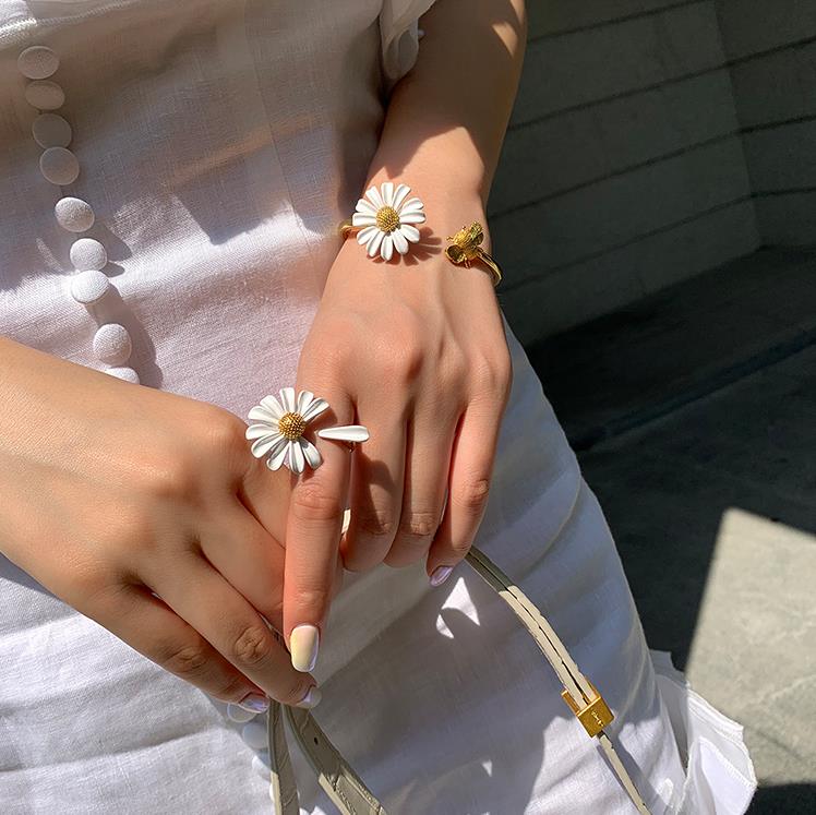 Daisy & The Bee Jewellery